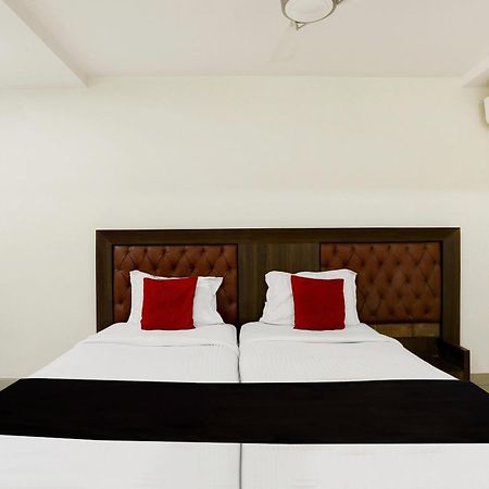 Townhouse Halcyon Deccan Inn Near Shilparamam Kondapur  Exteriör bild