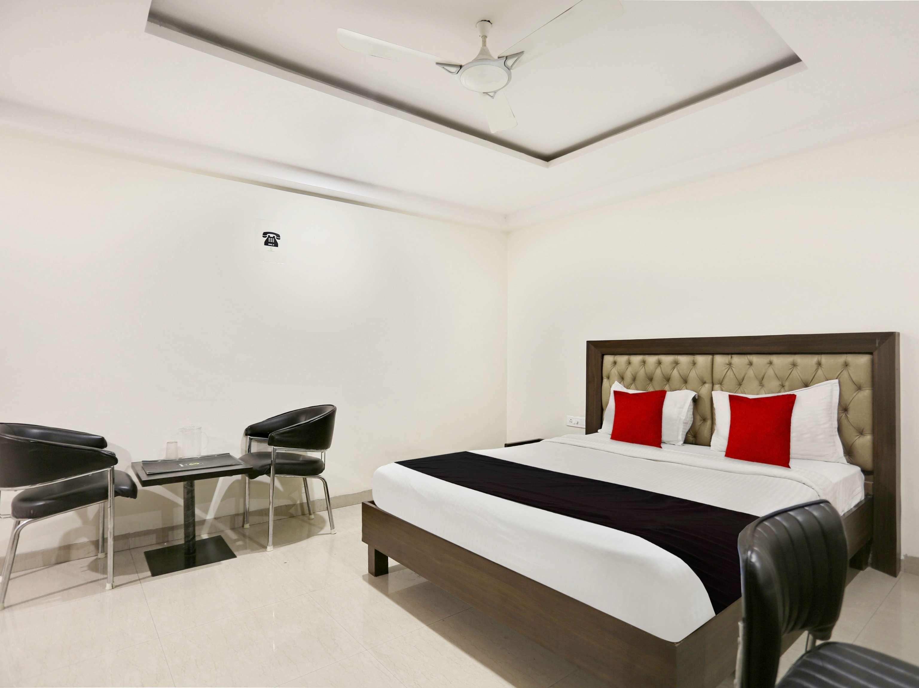 Townhouse Halcyon Deccan Inn Near Shilparamam Kondapur  Exteriör bild