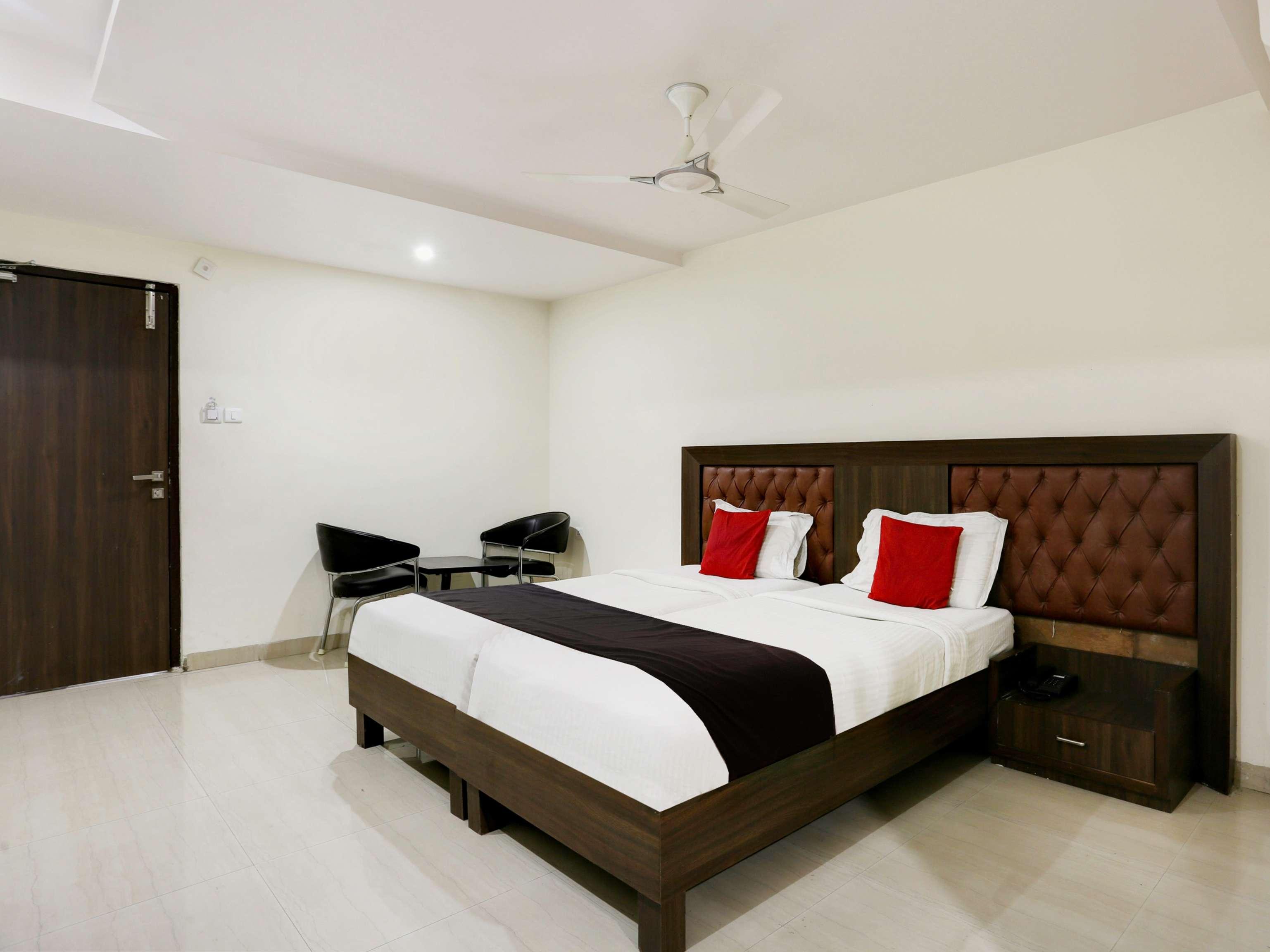 Townhouse Halcyon Deccan Inn Near Shilparamam Kondapur  Exteriör bild