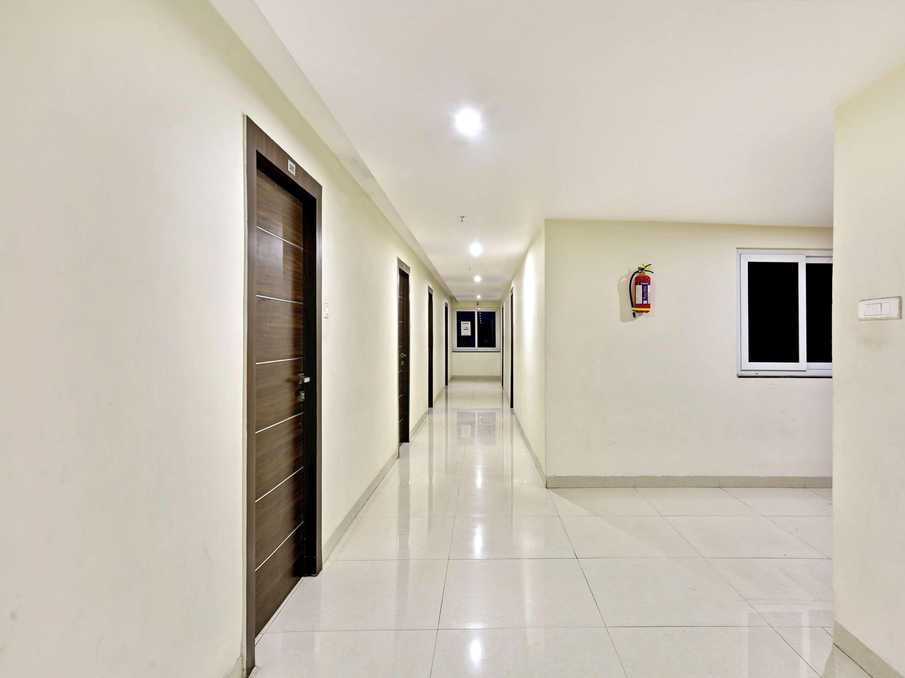 Townhouse Halcyon Deccan Inn Near Shilparamam Kondapur  Exteriör bild