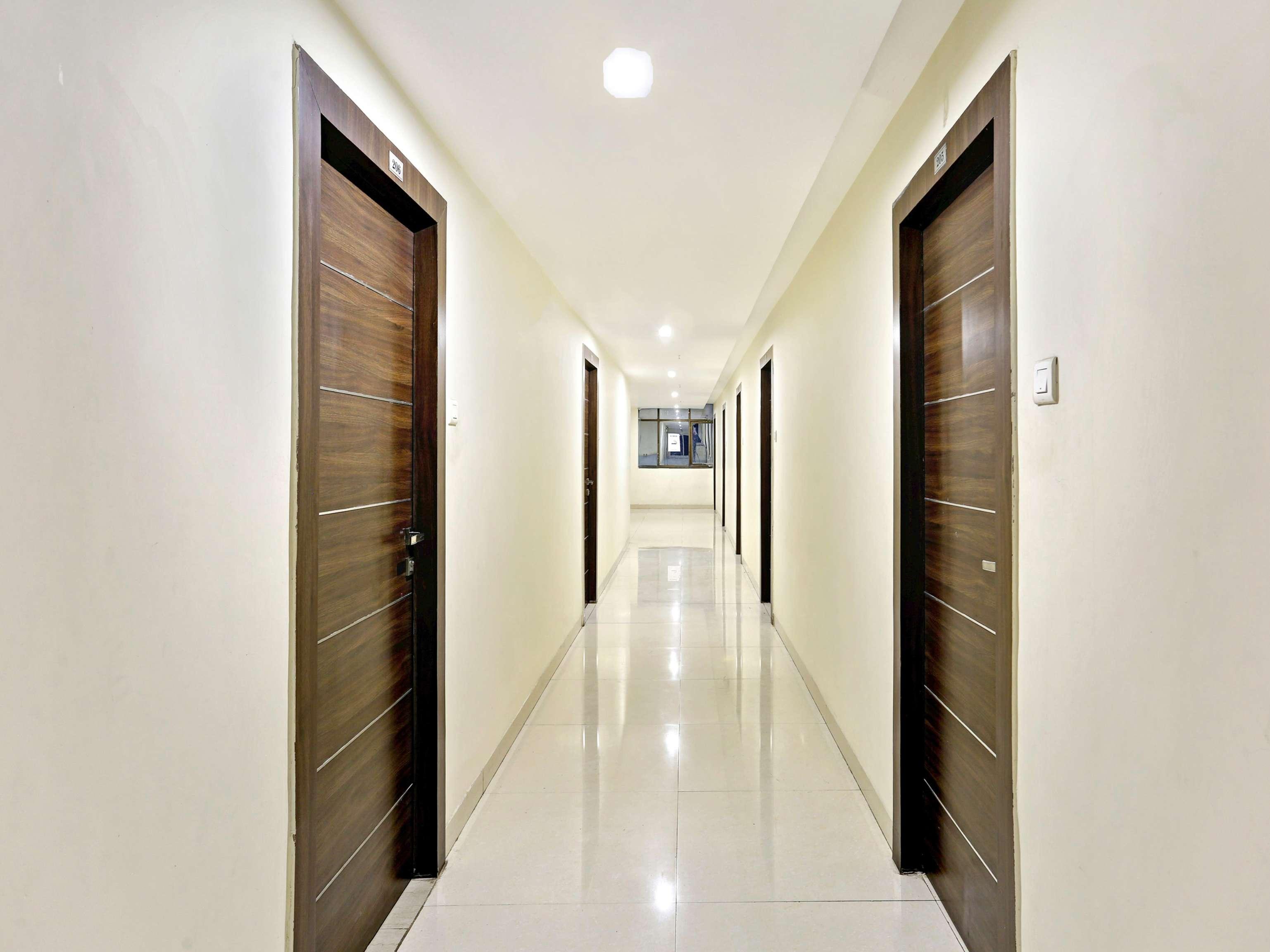 Townhouse Halcyon Deccan Inn Near Shilparamam Kondapur  Exteriör bild