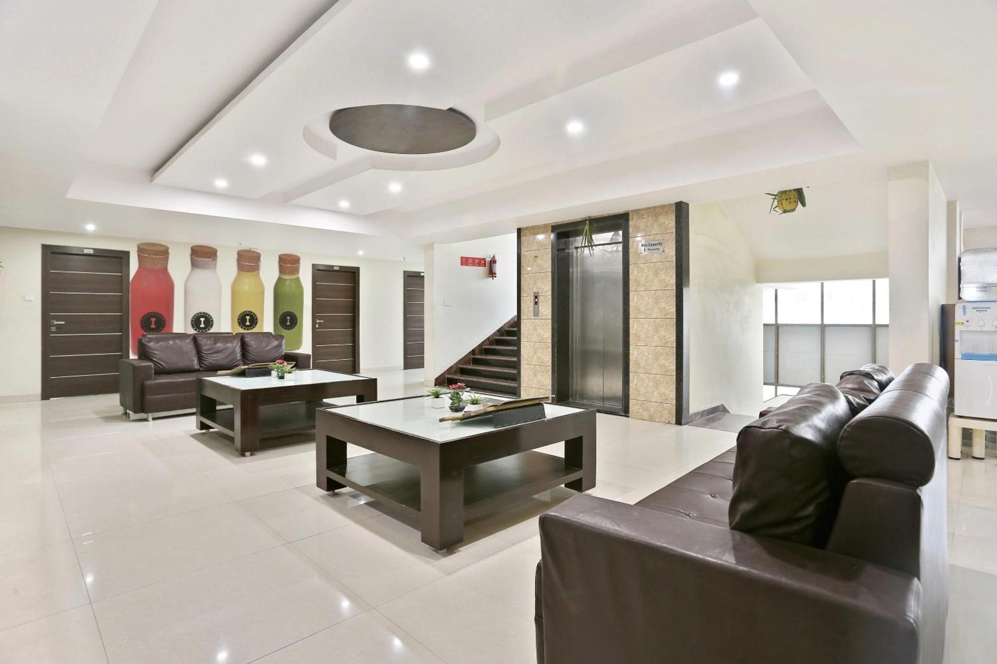 Townhouse Halcyon Deccan Inn Near Shilparamam Kondapur  Exteriör bild