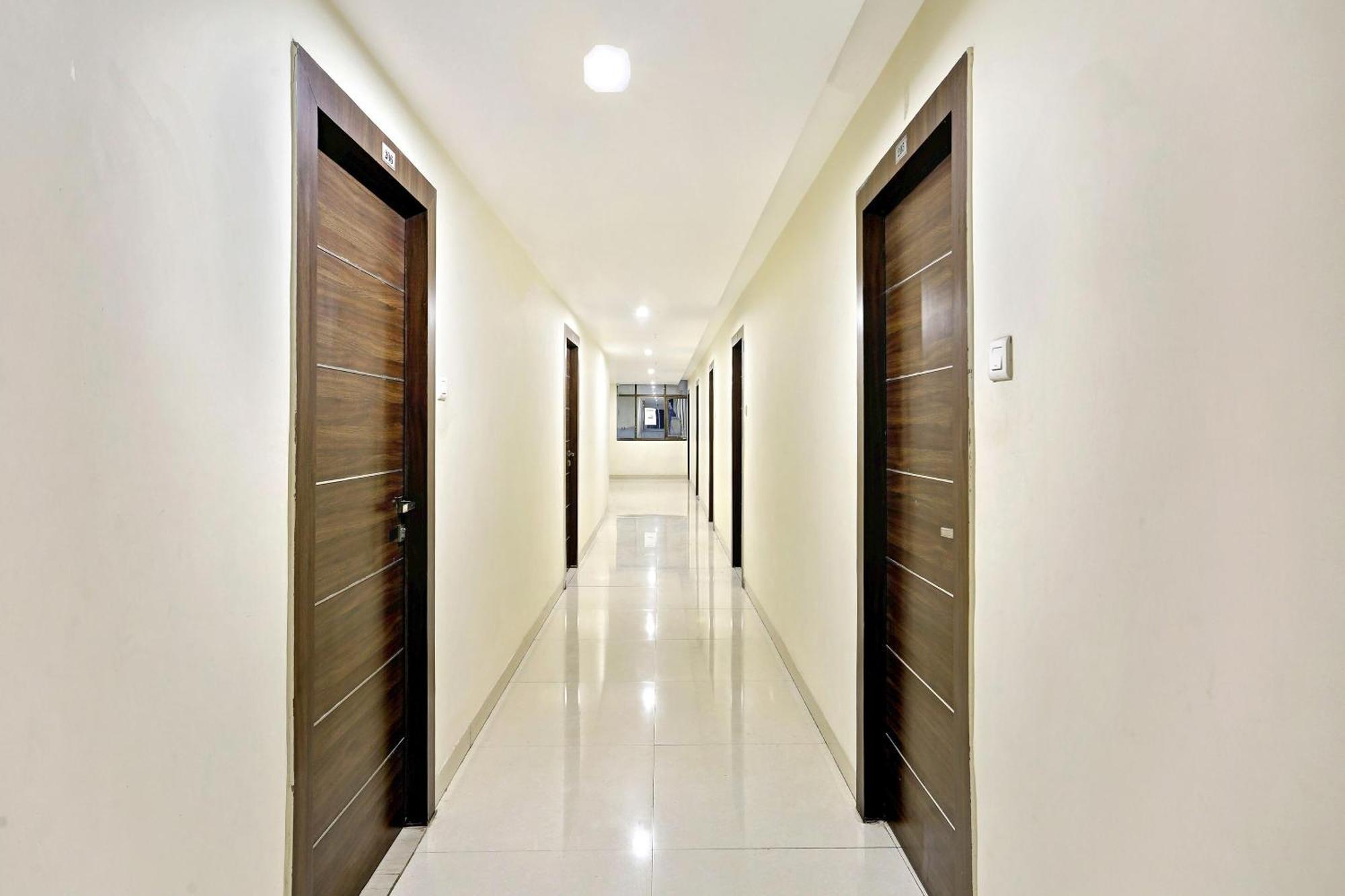 Townhouse Halcyon Deccan Inn Near Shilparamam Kondapur  Exteriör bild