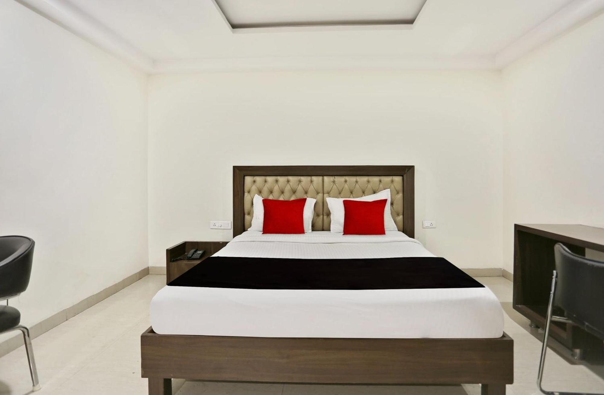 Townhouse Halcyon Deccan Inn Near Shilparamam Kondapur  Exteriör bild
