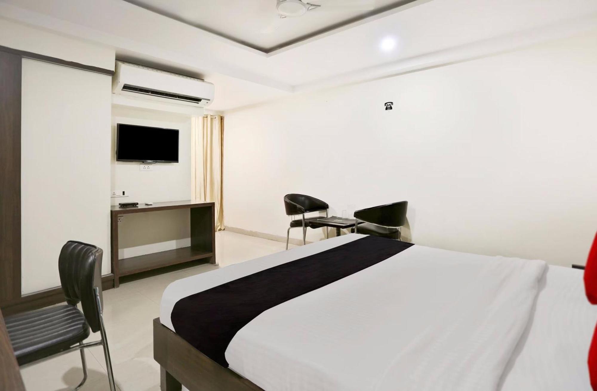 Townhouse Halcyon Deccan Inn Near Shilparamam Kondapur  Exteriör bild