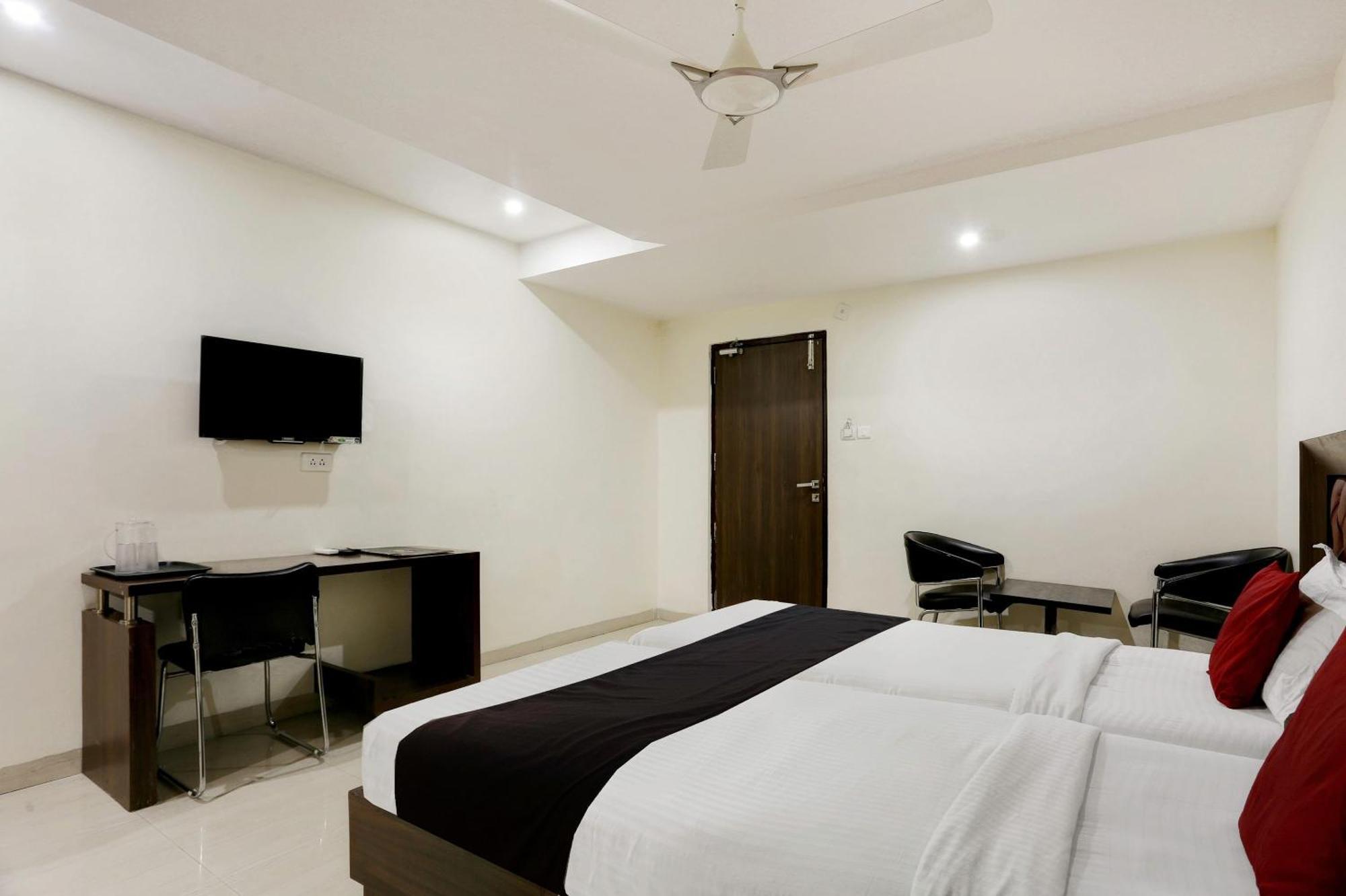 Townhouse Halcyon Deccan Inn Near Shilparamam Kondapur  Exteriör bild