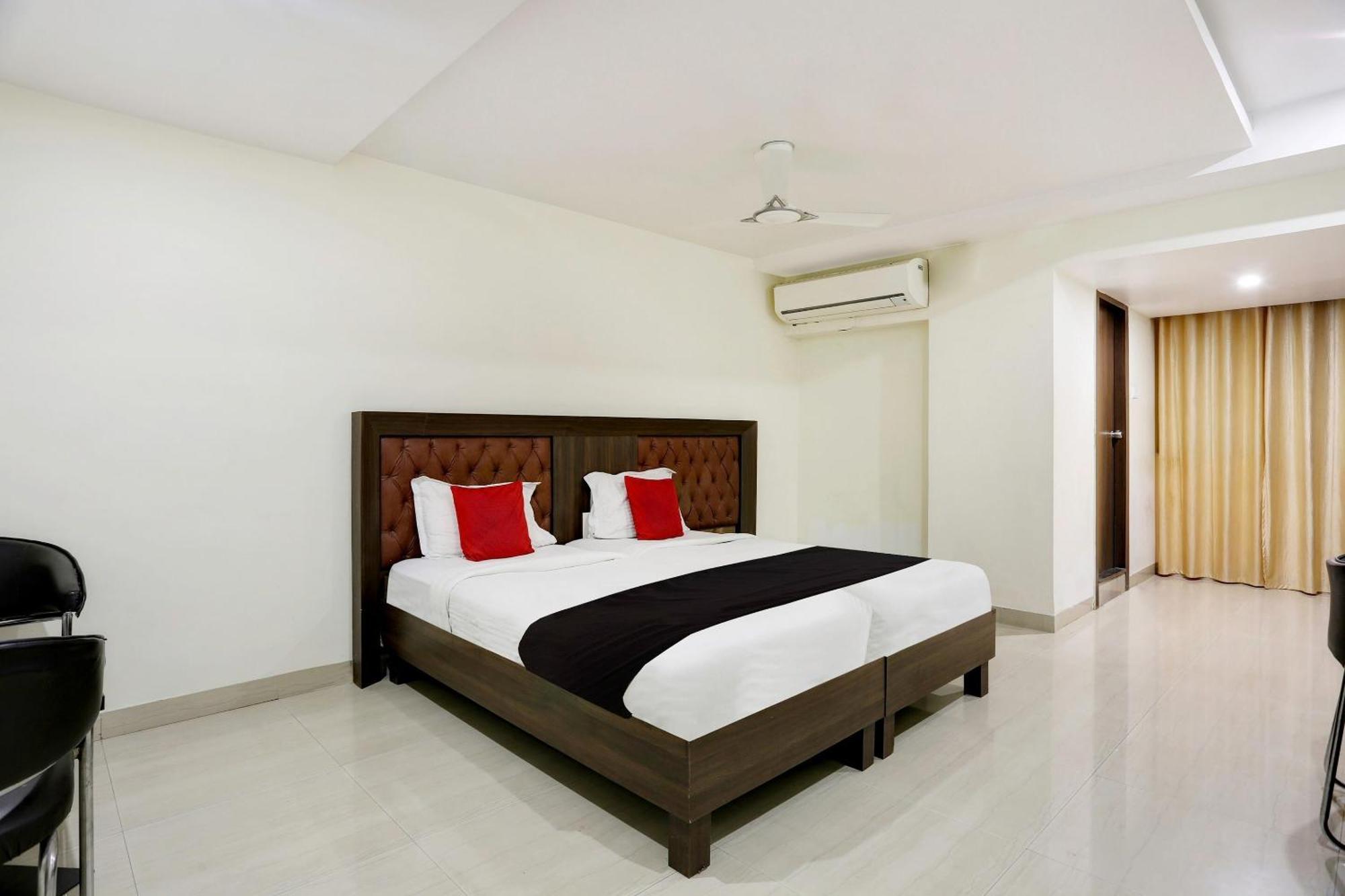 Townhouse Halcyon Deccan Inn Near Shilparamam Kondapur  Exteriör bild